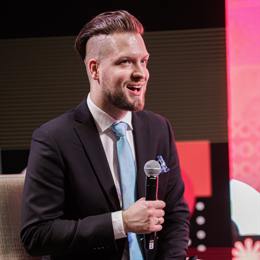 越来越多的经纪商推出复制交易功能_XM官网